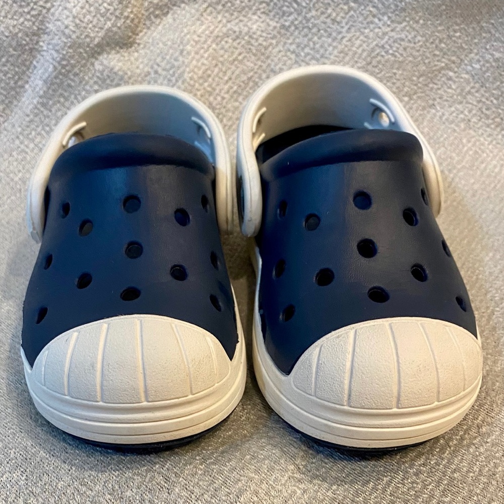 Children’s crocs size US 6